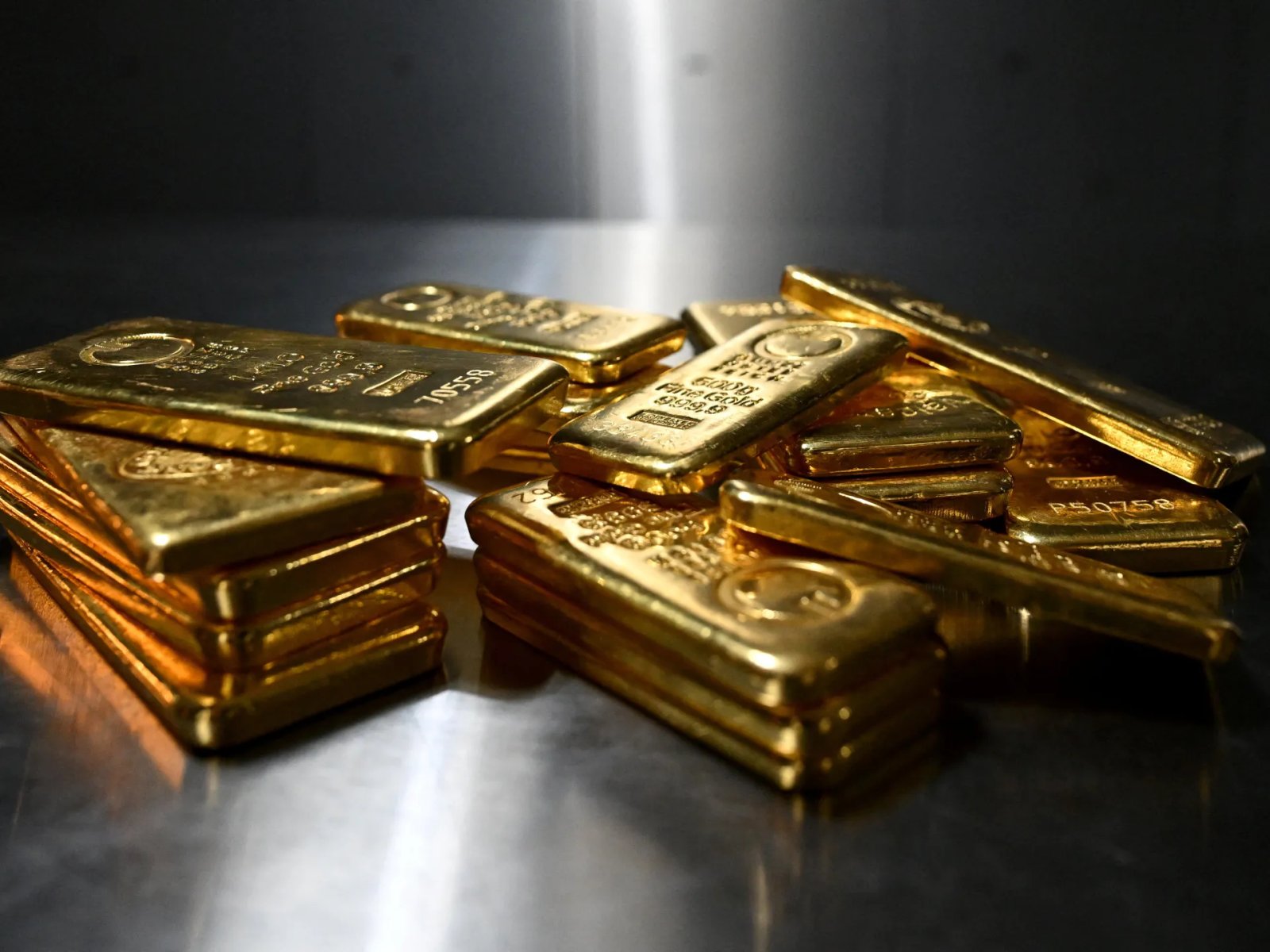 الذهب يرتفع والنفط يتراجع جراء تصاعد التوتر بين أمريكا وإيران		 – الخليجي نت