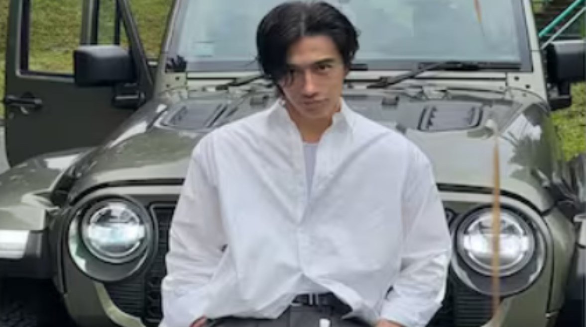 بمظهر شبابي.. عارض أزياء سنغافوري يحتفل بعيد ميلاده الـ60
                             – الخليجي نت