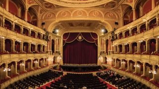 اليوم العالمي للمسرح.. 5 فوائد متنوعة تتخطى الترفيه
– الخليجي نت