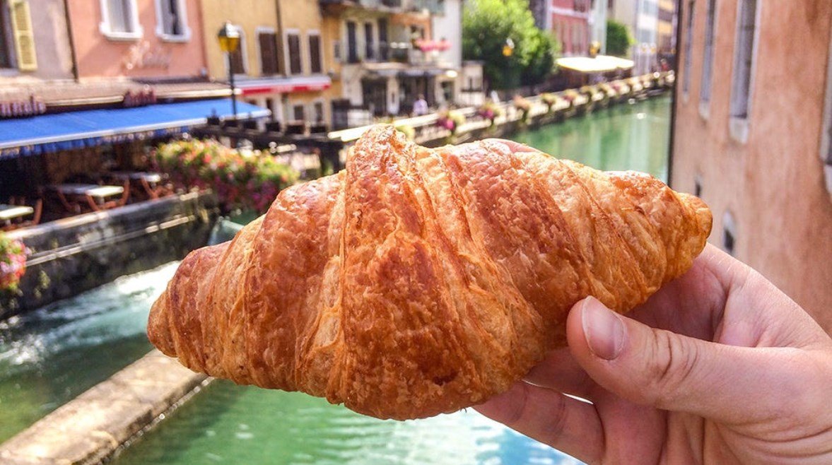 “الكرواسون فيه سم قاتل”.. فرنسا تحذر مواطنيها من تناول المعجنات
                             – الخليجي نت