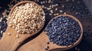 السمسم الأسود، كنوز غذائية وفوائد مذهلة للشعر والقلب
                             – الخليجي نت