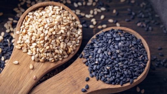 السمسم الأسود، كنوز غذائية وفوائد مذهلة للشعر والقلب – الخليجي نت