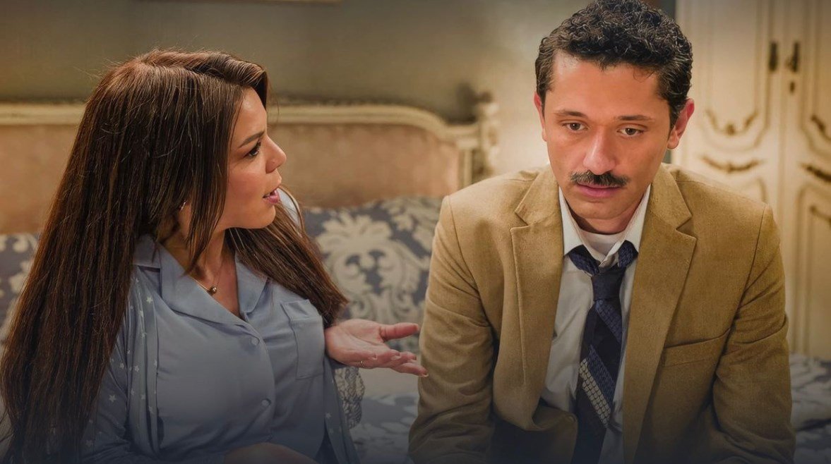 “المتر سمير”.. ناهد السباعي تطلب الطلاق من كريم محمود عبدالعزيز
– الخليجي نت