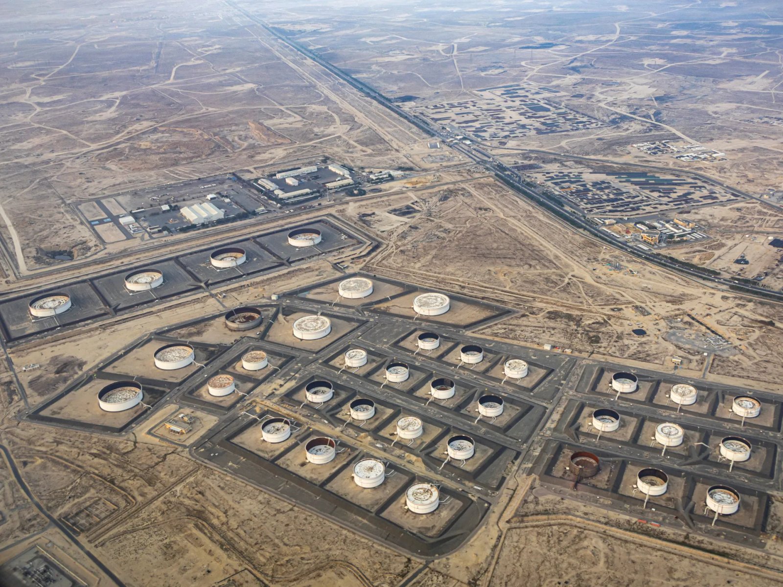 وول ستريت جورنال: الكويت تخفض إنتاج النفط مع امتلاء خزاناتها		 – الخليجي نت