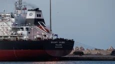 بين الحرب والسياسة.. لماذا هبطت أسعار النفط فجأة؟ – الخليجي نت