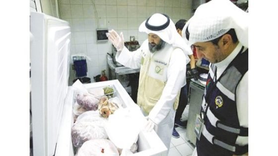 «الغذاء»: ضبط مطعم ومسمكة مخالفين وإتلاف أغذية مغشوشة في حملة لفريق الطوارئ المشترك – الخليجي نت