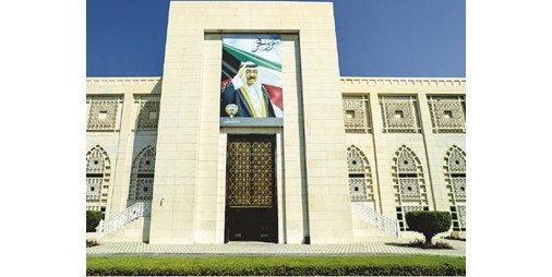 3 مراسيم بتعيينات ديبلوماسية شملت سفراء فوق العادة وقناصل في 10 دول		 – الخليجي نت