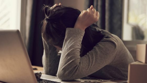 من القهوة إلى السلمون.. أطعمة سحرية تحسن مزاجك وتطرد الطاقة السلبية – الخليجي نت