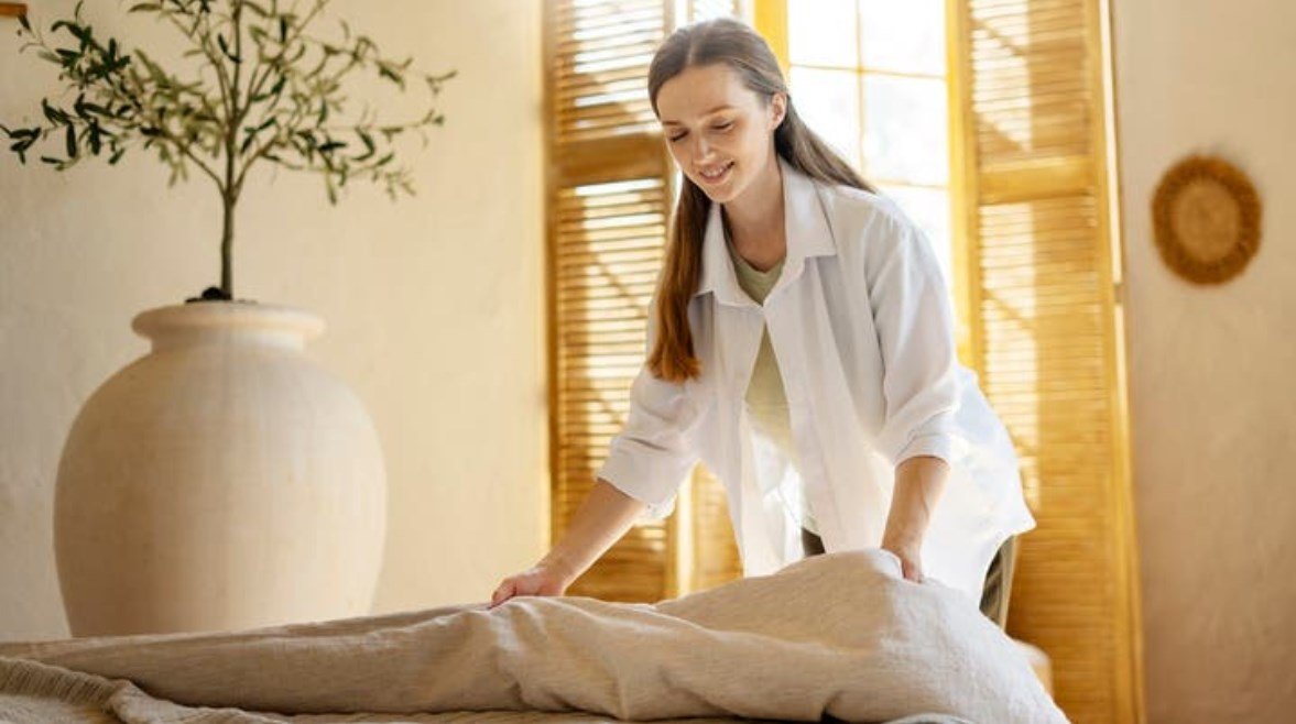 الوردية الثانية خطر.. كيف يحول العمل بدون أجر حياة الأفراد إلى إرهاق مزمن؟ – الخليجي نت