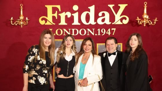 أبرزهم ليلى علوي.. نجوم الفن يحتفلون بالعرض الأول لمسرحية Friday – الخليجي نت