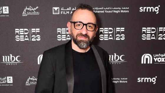 سلوك غير أخلاقي.. عمرو سلامة ينتقد التصوير في العزاءات – الخليجي نت