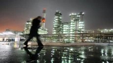 النفط فوق 103 دولارات والذهب يتراجع.. هدنة هشة تشعل قلق المستثمرين – الخليجي نت