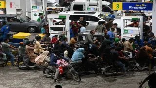 حظر سفر مسؤولين وعمل عن بعد.. دول تتقشف لمواجهة تداعيات الحرب – الخليجي نت