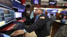 صعود وول ستريت بعد إعلان إيران فتح مضيق هرمز – الخليجي نت