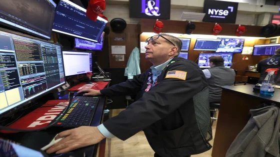 صعود وول ستريت بعد إعلان إيران فتح مضيق هرمز – الخليجي نت