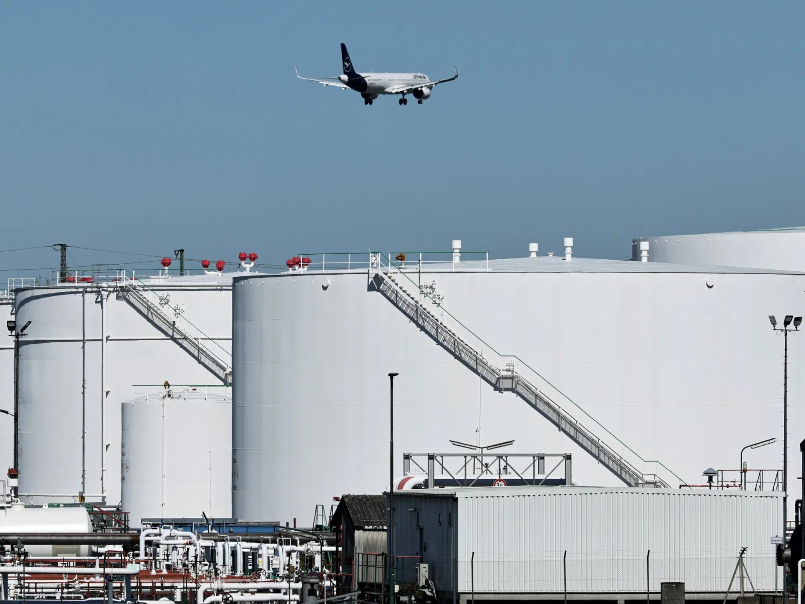 إياتا: تعافي إمدادات وقود الطائرات قد يستغرق أشهرا – الخليجي نت