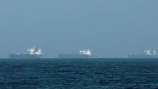 إيران تصدر 4.6 ملايين برميل وتواصل اختراق الحصار الأمريكي في هرمز – الخليجي نت