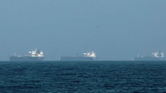 إيران تصدر 4.6 ملايين برميل وتواصل اختراق الحصار الأمريكي في هرمز – الخليجي نت