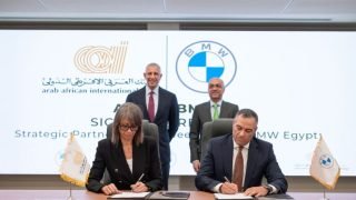 لتمويل شراء سيارات BMW .. “جلوبال أوتو” توقع اتفاقية مع “العربى الإفريقي الدولي”
                             – الخليجي نت