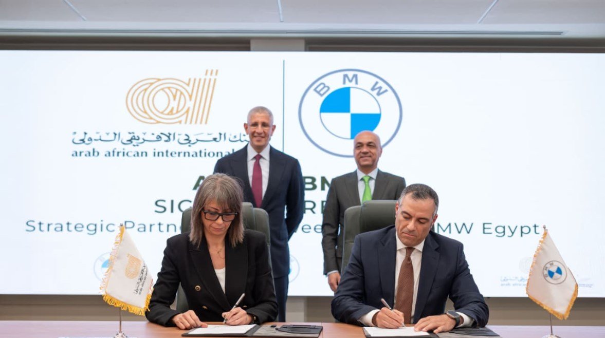 لتمويل شراء سيارات BMW .. “جلوبال أوتو” توقع اتفاقية مع “العربى الإفريقي الدولي”
                             – الخليجي نت