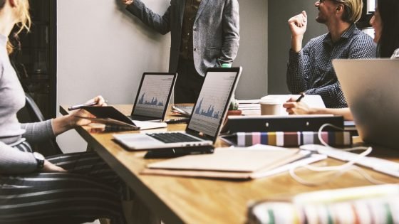 5 أسرار لاكتساب الثقة بالنفس أمام رؤسائك في العمل – الخليجي نت