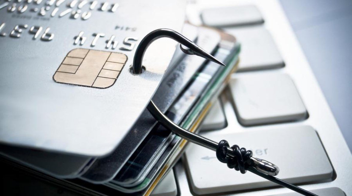 فخ العروض الوهمية.. كيف يستغل الهاكرز “الهندسة الاجتماعية” لاختراق حساباتك البنكية؟
                             – الخليجي نت