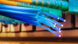 بعد دخولها مصر.. ما الفرق بين الألياف الضوئية وMesh Wi-Fi؟
                             – الخليجي نت