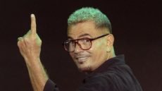 كيف تفوق عمرو دياب على أساطير الموسيقى في 2026؟ – الخليجي نت