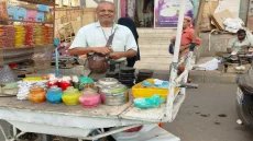 من قاعات الجامعات إلى بسطات الأسواق.. كيف يصنع خريجو اليمن فرصهم؟ – الخليجي نت