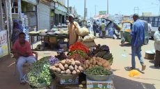 من الوقود إلى الخبز.. موجة الأسعار تلتهم ما تبقى في جيوب السودانيين – الخليجي نت