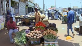 من الوقود إلى الخبز.. موجة الأسعار تلتهم ما تبقى في جيوب السودانيين		 – الخليجي نت