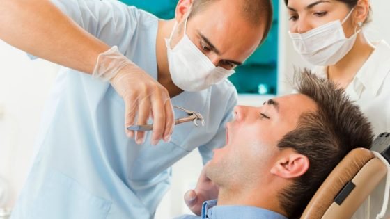 بعد واقعة طبيبة شبرا..لماذا يرفض بعض الأطباء احتفاظك بالسن المخلوع؟ – الخليجي نت