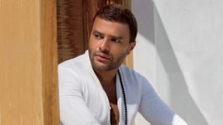 بعد نجاح “القمر”.. رامي صبري يطرح دفعة جديدة من أغاني ألبومه الجديد
                             – الخليجي نت