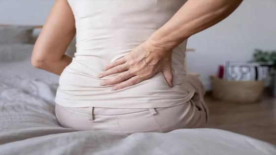 لدى الكبار والصغار.. متى يصبح تيبس الظهر صباحا علامة تستدعي القلق؟ – الخليجي نت