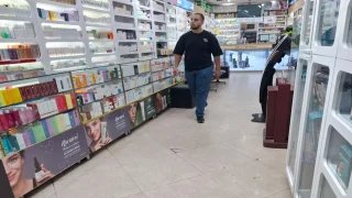 عندما يصبح الدواء سلعة نادرة.. رحلة البحث عن قارورة أمل بصيدليات طهران		 – الخليجي نت