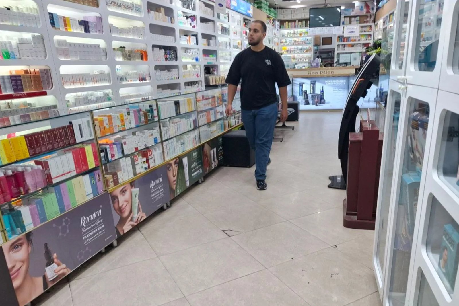 عندما يصبح الدواء سلعة نادرة.. رحلة البحث عن قارورة أمل بصيدليات طهران		 – الخليجي نت