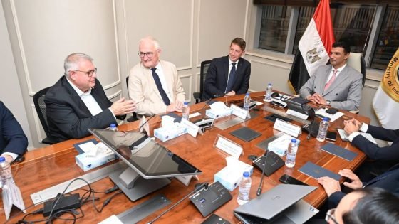 وزير الصناعة يبحث مع “مرسيدس-بنز إيجيبت” خطط التوسع والتصدير – الخليجي نت