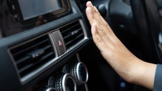 لتوفير البنزين وحماية الموتور.. الطريقة الصحيحة لتشغيل تكييف السيارة
– الخليجي نت