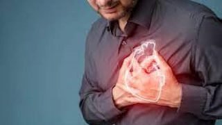 ترقب ألم منتصف الصدر.. جسدك يحذرك بـ5 علامات قبل حدوث النوبات القلبية
                             – الخليجي نت